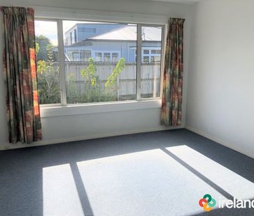 Spacious Tidy One Double Bedroom Rear Unit - Photo 4