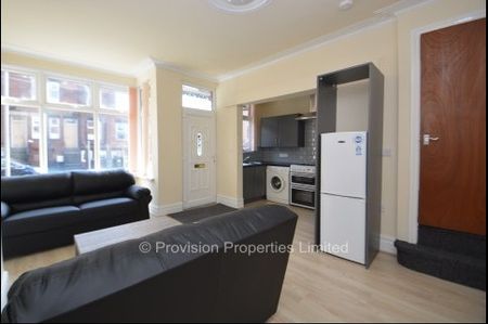 3 Bedroom Student Professional Rentals Leeds - Photo 5