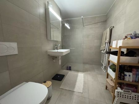 Moderne et idéalement situé - Foto 4