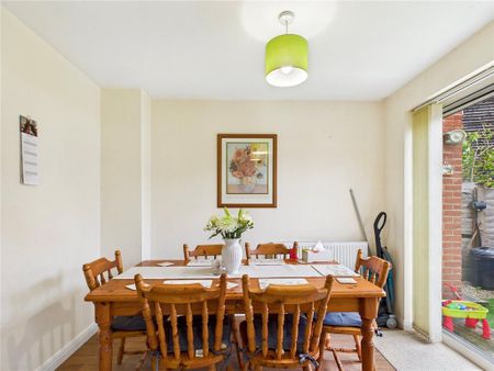 3 bedroom link detached house to rent - Photo 3