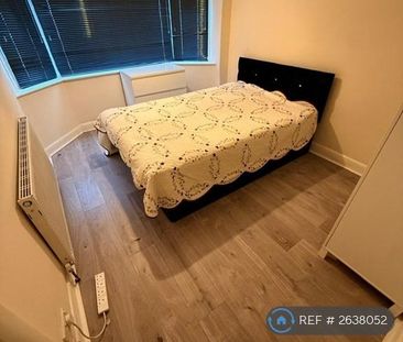 4 bedroom semi-detached house to rent - Photo 2