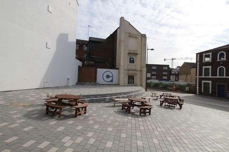 Bute Street - Central Luton - Duplex Split Level One Bed With Courtyard, LU1 - Photo 5