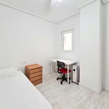Carrer de Ramiro de Maeztu, Valencia, Valencian Community 46022 - Photo 4