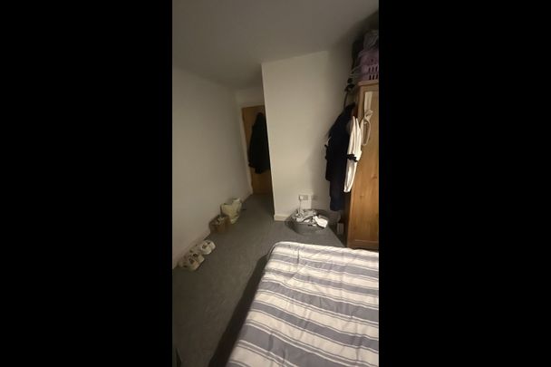 Room in a Shared Flat, Fernie Street, M4 - Photo 1