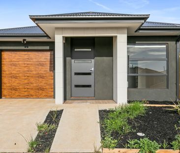 14 Delhi Grv, Rockbank, VIC, 3335 - Photo 5