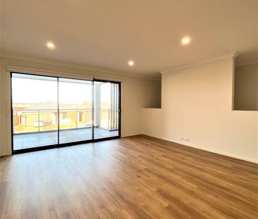 Near New Modern Townhouse - Photo 2