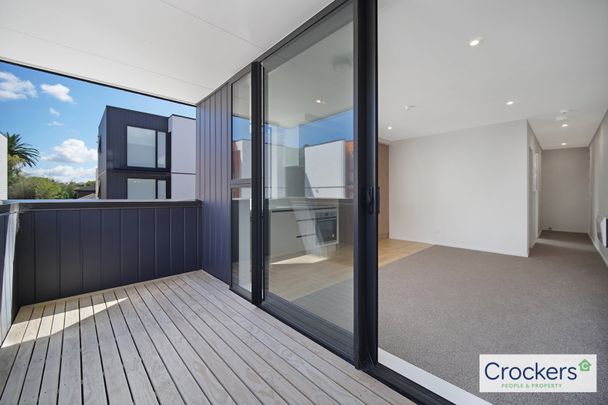Modern Parkside Living in Central Te Atatū South – Brand-New Apartment - Photo 1