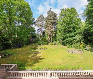 An impressive home complete with large garden and detached garage l... - Photo 4