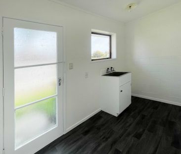 Tidy 2 Bedroom Unit - Photo 1