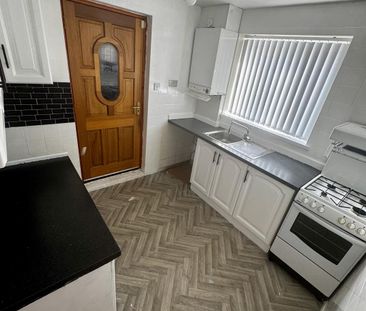 3 bedroom end of terrace house to rent - Photo 3