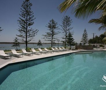 FURNISHED - 2 bedroom unit with Broadwater views - Photo 3