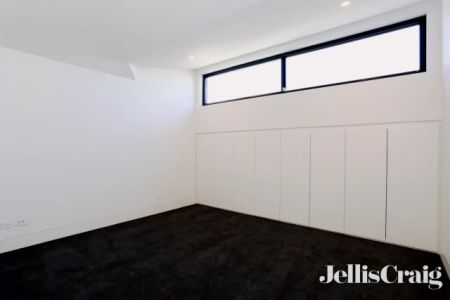 2 Bed, 1 Bath - Photo 3