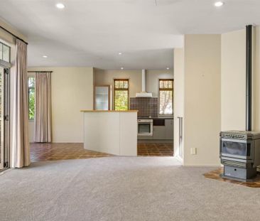 Spacious 3-Bedroom Home with Stunning Views - Available Now! - Photo 2