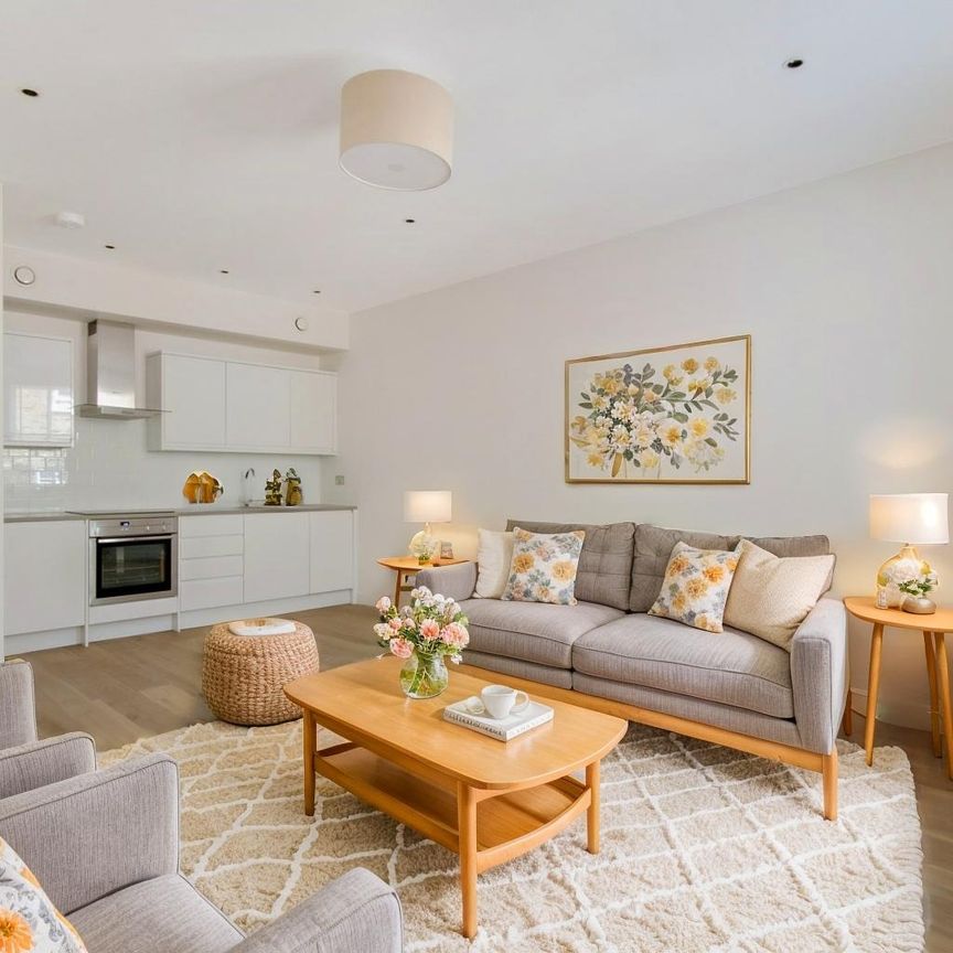 1 Bedroom Flat, 28 Lisle Street, Soho, WC2H - Photo 1