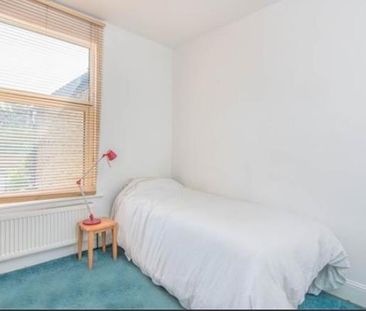 3 Bed Terraced House, Northfield, E6 - Photo 5
