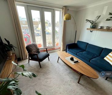 1 bedroom in a flat share to rent - Photo 2