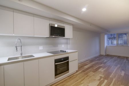 3460 Peel Street - Photo 2