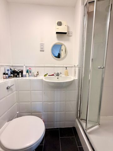 2 Bed Flat, Macmillan Way, SW17 - Photo 5
