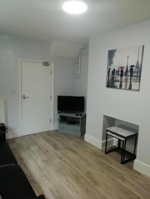 6 bedroom terraced house to rent - Photo 1