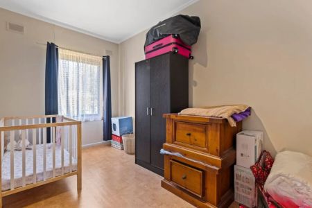 Neat & Comfortable 2-Bedroom Home in a Convenient Location - Photo 5