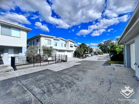 3 BEDROOMS MODERN AND STYLISH TOWNHOUSE BUILT FOR COMFORT AND CONVENIENCE - Photo 5