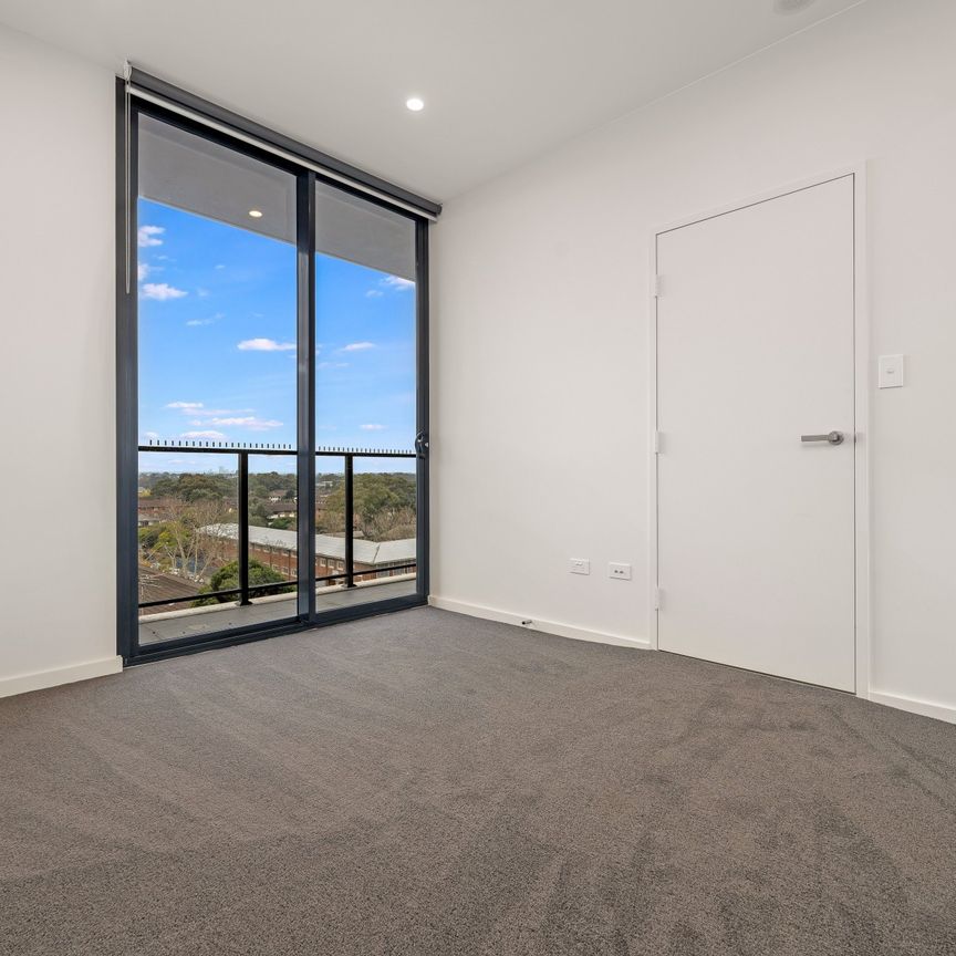 Modern one bedroom unit - 20% below market rent - Photo 1