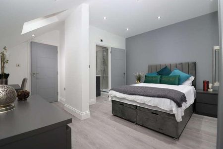 Grand Parade, Surbiton, KT6 - Photo 2