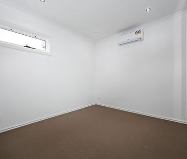 Modern Comfort in a Prime Glenroy Location - Photo 2