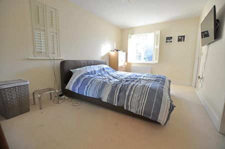 2 bedroom ground floor flat to rent - Photo 2