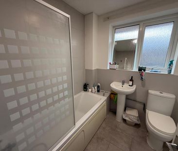 3 bedroom end of terrace house to rent - Photo 3