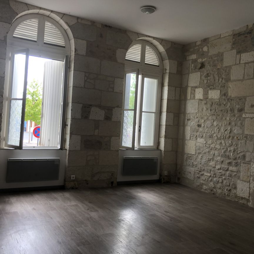 Location Appartement 2 pièces 58m² LA ROCHE CHALAIS 24490 - Photo 1