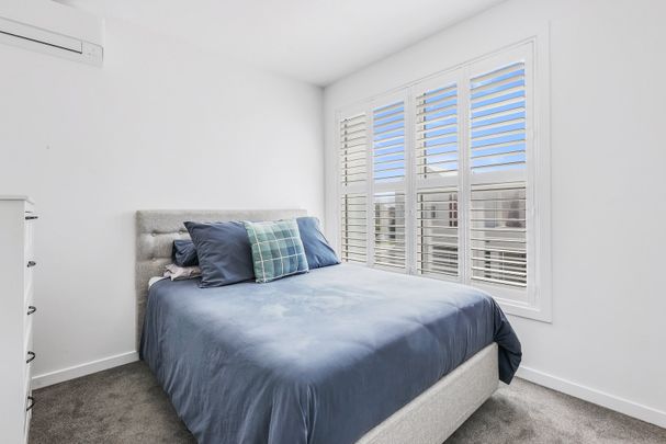 STYLISH COASTAL LIVING JUST 200M FROM THE BEACH - Photo 1