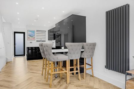 2 bedroom semi-detached house to rent - Photo 5