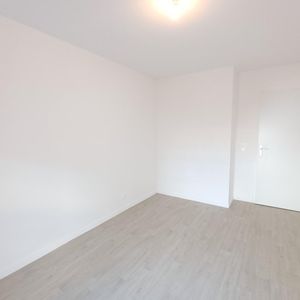 location Appartement T2 DE 40.9m² À CARRIERES SOUS POISSY - Photo 2