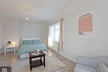 3 Bed End Terrace, Henningham Road, N17 - Photo 4