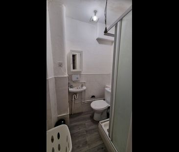 Studio Flat, Hillhead, G12 - Photo 2