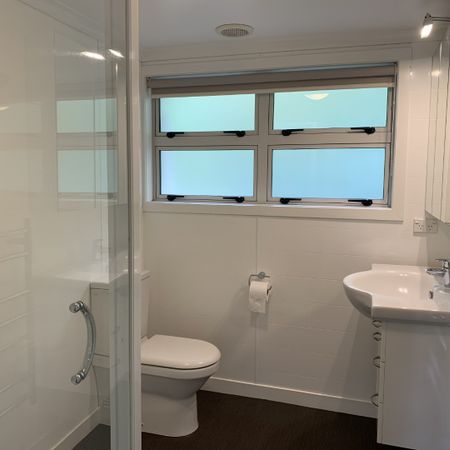 Don't miss out on this modern one bedroom unit tucked away on a quiet site with lovely gully views. - Photo 3