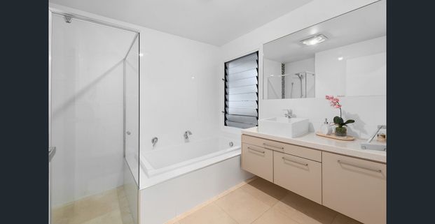 Family Home in Norman Park - Photo 1