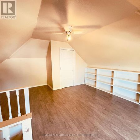 4825 CRYSLER AVENUE, Niagara Falls, Ontario, L2E3W3 - Photo 2