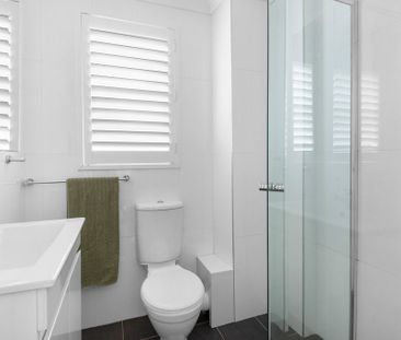 Modern and Sunny One Bedroom Apartment In Premium Location - Photo 4