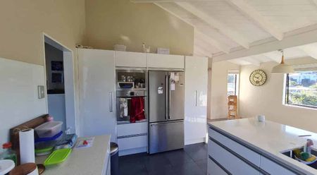 3 bedrooms available in a 4 bedroom home - Photo 5