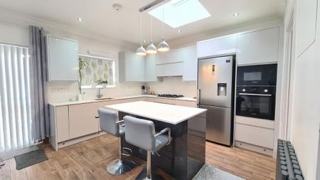 3 bedroom semi-detached house to rent - Photo 4