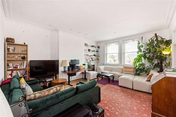 Second Floor Flat, Stoke Newington Road, London, N16 - Photo 1