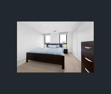 CORNER-SITED | PRESTIGE HOME PRECINCT | EXTRA PARKING - Photo 2