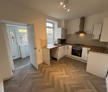 2 bed Terraced - To Let - Photo 4