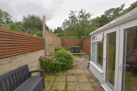 4 bedroom semi-detached house to rent - Photo 4