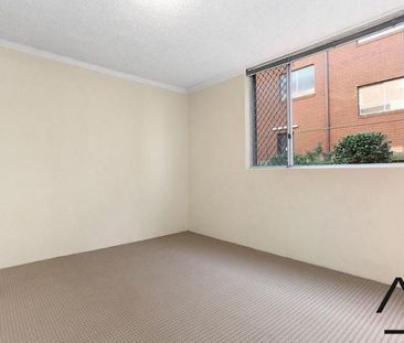 ** APPLICATION APPROVED ** ONLY A SHORT STROLL TO RANDWICK VILLAGE! - Photo 2