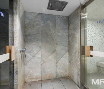 Spacious fully furnished apartment in the heart of the CBD - Photo 6