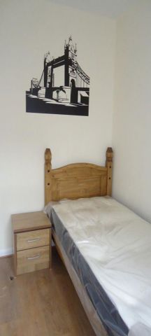 6 bedroom house to rent - Photo 4