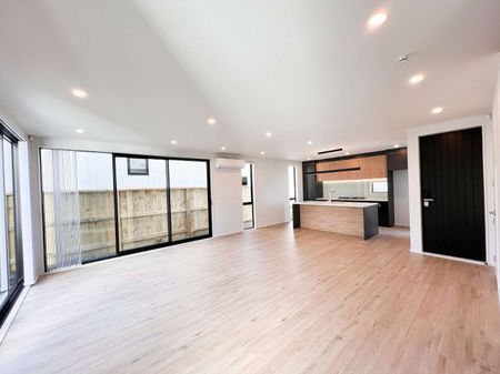 Stylish 4 Bedroom with Study Home in Prime Hillsborough Location - Photo 2